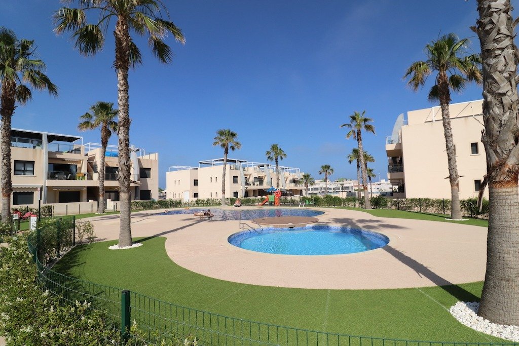 Resale - 2 Bedroom 2 Bathroom Bungalow in Pilar de la Horadada - Mil Palmeras - Alicante Resale - 2 Bedroom 2 Bathroom Bungalow in Pilar de la Horadada - Mil Palmeras - Alicante