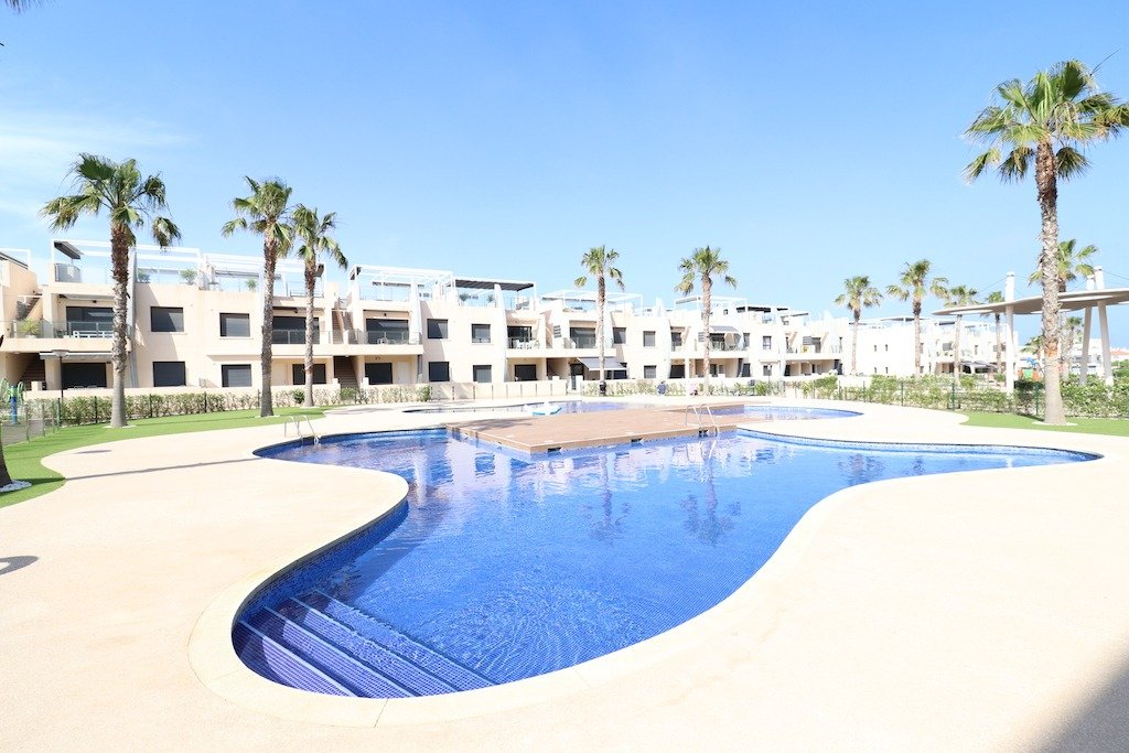 Resale - 2 Bedroom 2 Bathroom Bungalow in Pilar de la Horadada - Mil Palmeras - Alicante Resale - 2 Bedroom 2 Bathroom Bungalow in Pilar de la Horadada - Mil Palmeras - Alicante