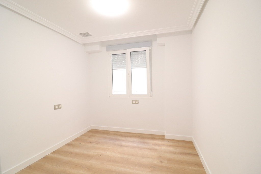 Resale - 3 Bedroom 2 Bathroom Apartment in Torrevieja - Paseo maritimo - Alicante Resale - 3 Bedroom 2 Bathroom Apartment in Torrevieja - Paseo maritimo - Alicante