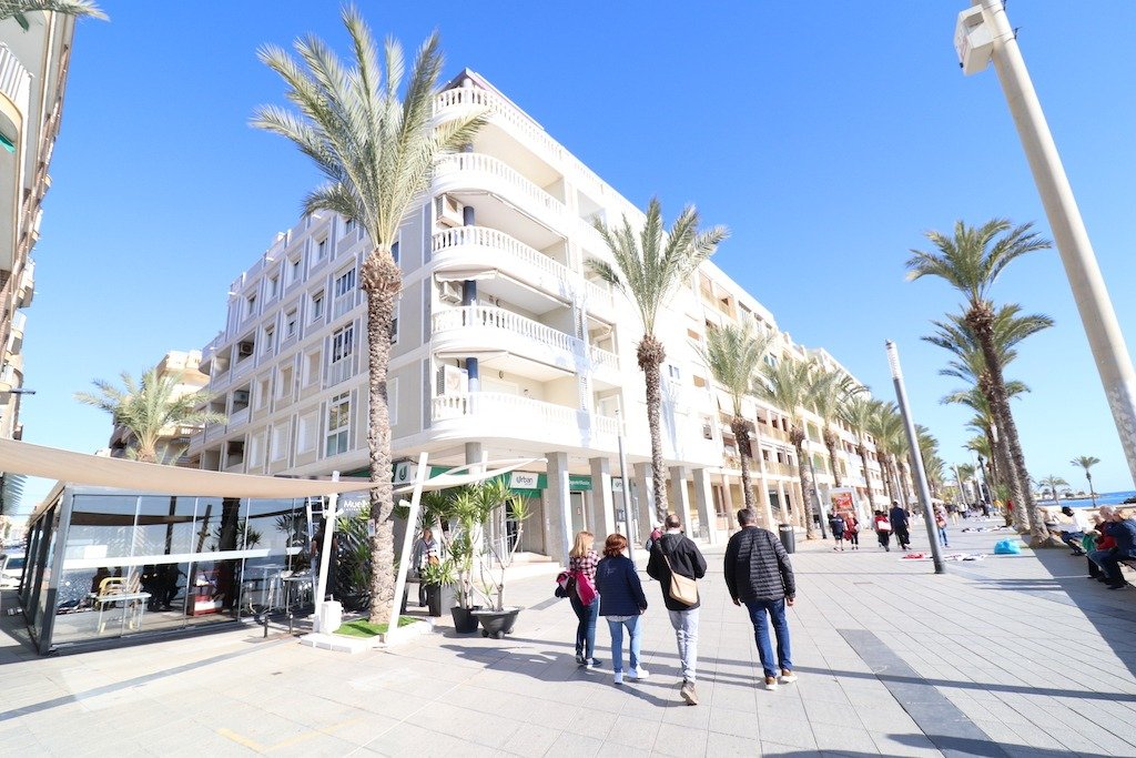 Resale - 3 Bedroom 2 Bathroom Apartment in Torrevieja - Paseo maritimo - Alicante Resale - 3 Bedroom 2 Bathroom Apartment in Torrevieja - Paseo maritimo - Alicante