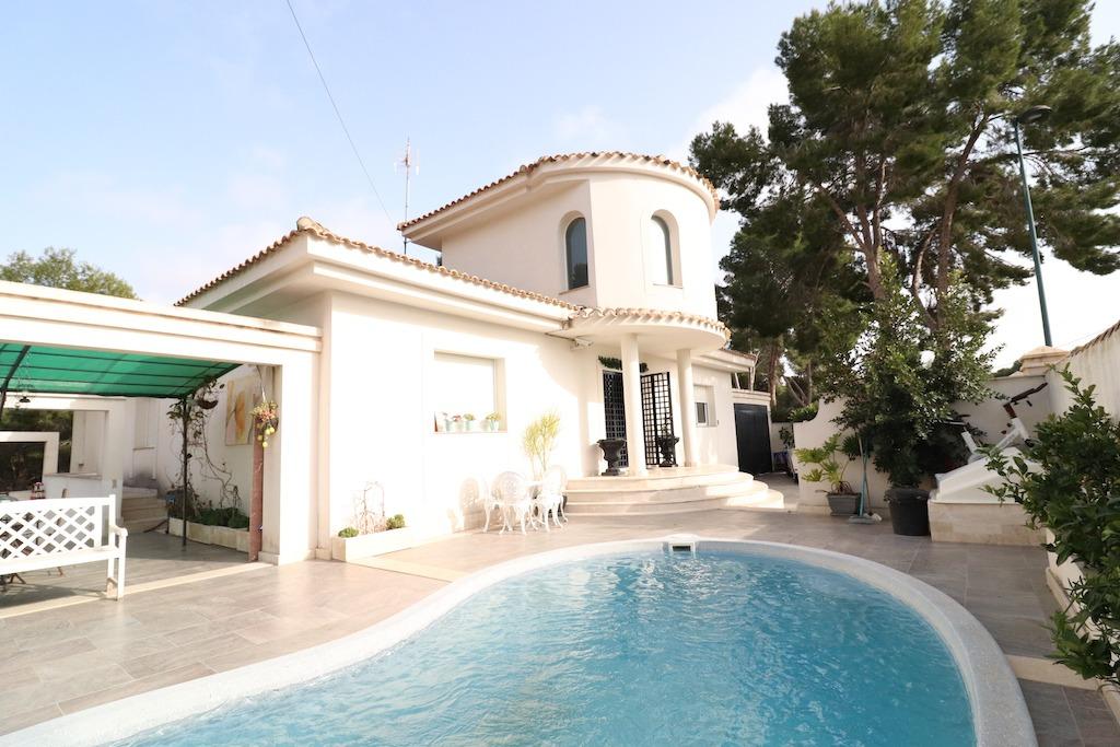Resale - 3 Bedroom 3 Bathroom Villa in Pilar de la Horadada - Pinar de Campoverde - Alicante Resale - 3 Bedroom 3 Bathroom Villa in Pilar de la Horadada - Pinar de Campoverde - Alicante