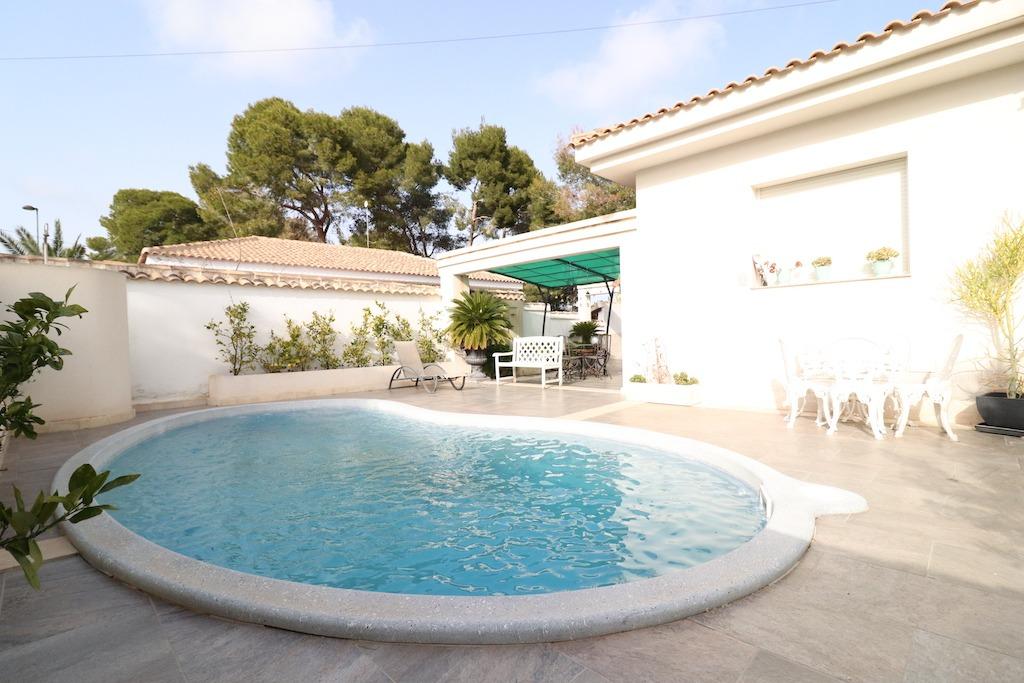 Resale - 3 Bedroom 3 Bathroom Villa in Pilar de la Horadada - Pinar de Campoverde - Alicante Resale - 3 Bedroom 3 Bathroom Villa in Pilar de la Horadada - Pinar de Campoverde - Alicante