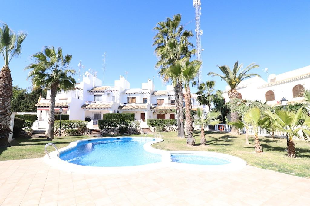 Resale - 3 Bedroom 2 Bathroom Terraced house in Orihuela Costa - Villamartin - Alicante Resale - 3 Bedroom 2 Bathroom Terraced house in Orihuela Costa - Villamartin - Alicante