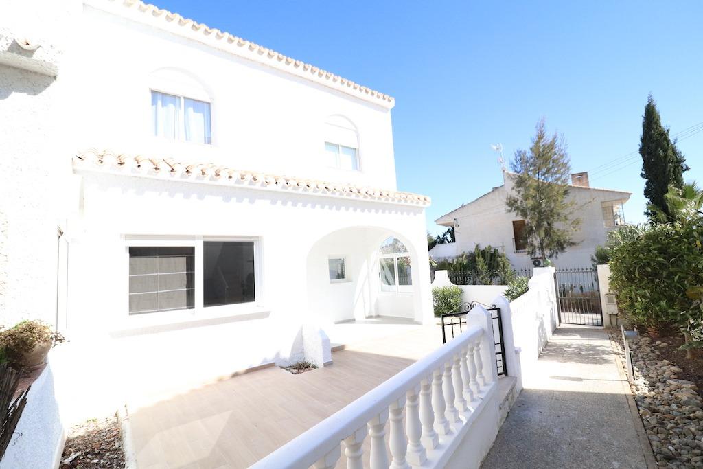 Resale - 3 Bedroom 2 Bathroom Terraced house in Orihuela Costa - Villamartin - Alicante Resale - 3 Bedroom 2 Bathroom Terraced house in Orihuela Costa - Villamartin - Alicante