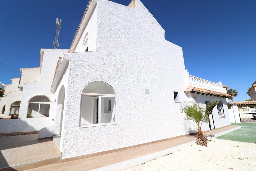 Resale - 3 Bedroom 2 Bathroom Terraced house in Orihuela Costa - Villamartin - Alicante Resale - 3 Bedroom 2 Bathroom Terraced house in Orihuela Costa - Villamartin - Alicante