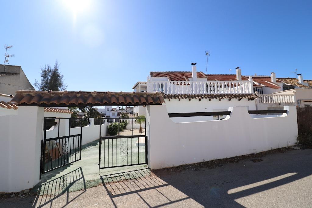 Resale - 3 Bedroom 2 Bathroom Terraced house in Orihuela Costa - Villamartin - Alicante Resale - 3 Bedroom 2 Bathroom Terraced house in Orihuela Costa - Villamartin - Alicante