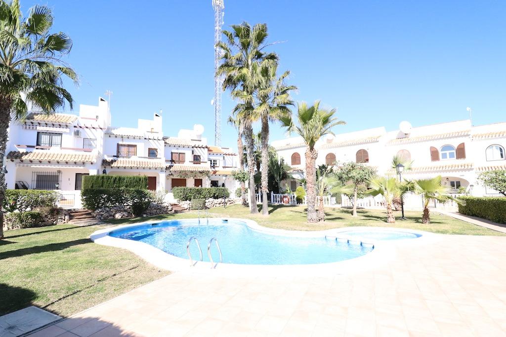 Resale - 3 Bedroom 2 Bathroom Terraced house in Orihuela Costa - Villamartin - Alicante Resale - 3 Bedroom 2 Bathroom Terraced house in Orihuela Costa - Villamartin - Alicante