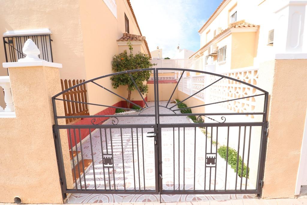 Resale - 3 Bedroom 2 Bathroom Terraced house in Orihuela Costa - Playa Flamenca - Alicante Resale - 3 Bedroom 2 Bathroom Terraced house in Orihuela Costa - Playa Flamenca - Alicante