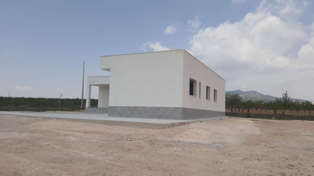 Resale - 3 Bedroom 2 Bathroom Villa in Pinoso - - Alicante Resale - 3 Bedroom 2 Bathroom Villa in Pinoso - - Alicante