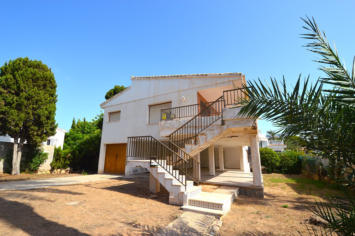 7 Bedroom 3 Bathroom Plot in Orihuela Costa