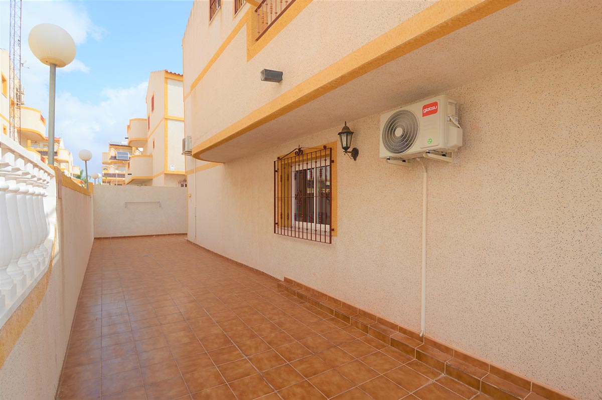 Resale - 3 Bedroom 3 Bathroom Townhouse in Orihuela Costa - Playa Flamenca - Alicante