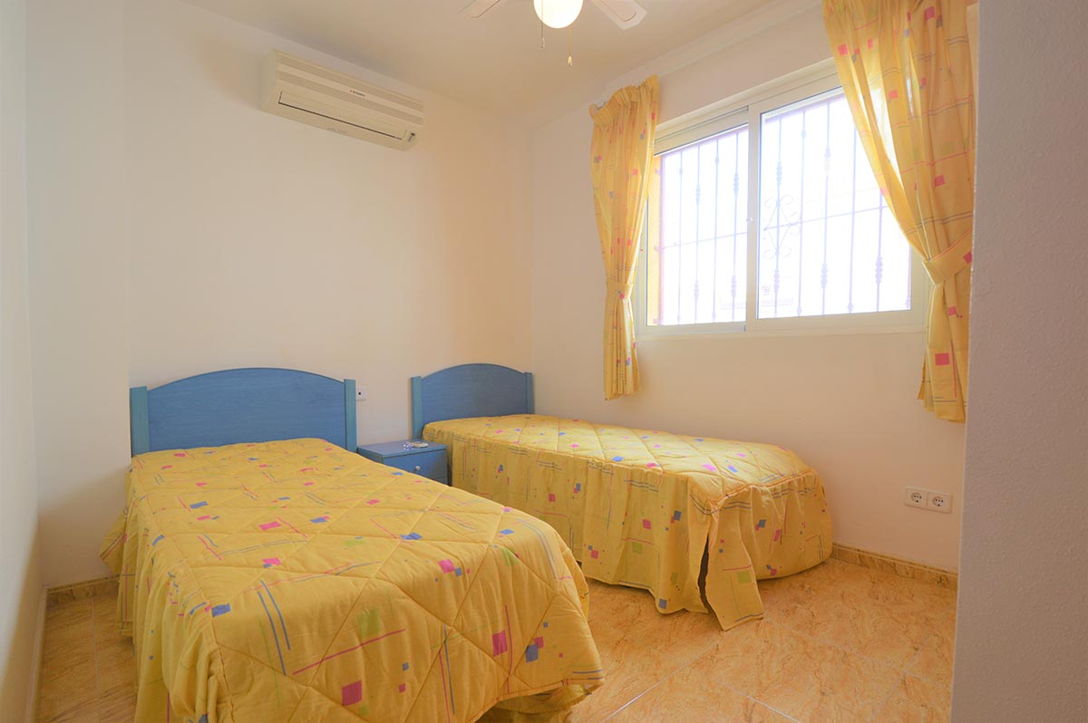 Resale - 3 Bedroom 3 Bathroom Townhouse in Orihuela Costa - Playa Flamenca - Alicante