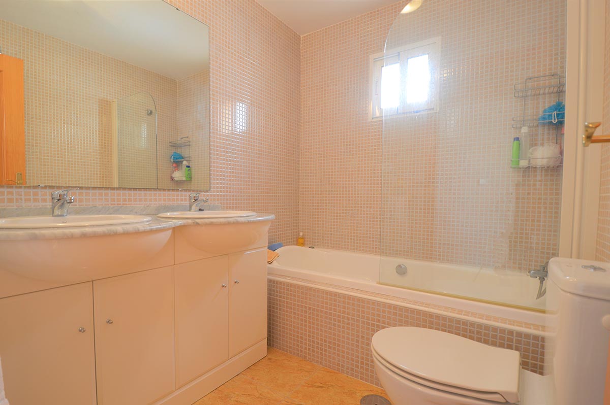 Resale - 3 Bedroom 3 Bathroom Townhouse in Orihuela Costa - Playa Flamenca - Alicante