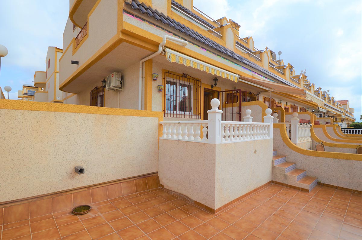 Resale - 3 Bedroom 3 Bathroom Townhouse in Orihuela Costa - Playa Flamenca - Alicante
