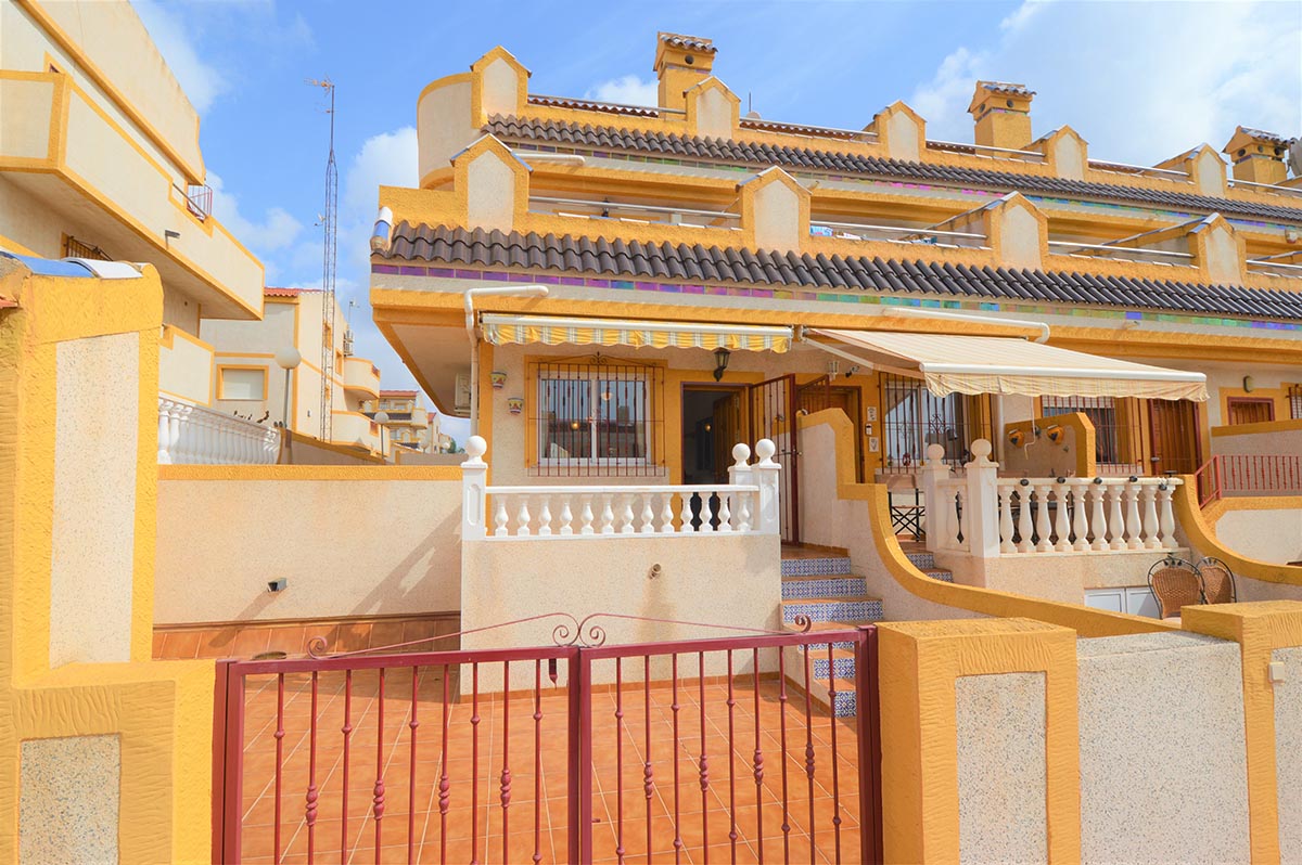 Resale - 3 Bedroom 3 Bathroom Townhouse in Orihuela Costa - Playa Flamenca - Alicante