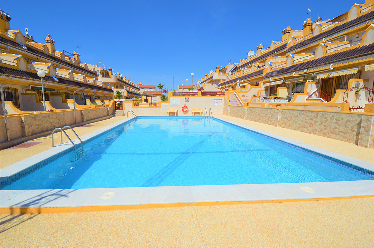 Resale - 3 Bedroom 3 Bathroom Townhouse in Orihuela Costa - Playa Flamenca - Alicante