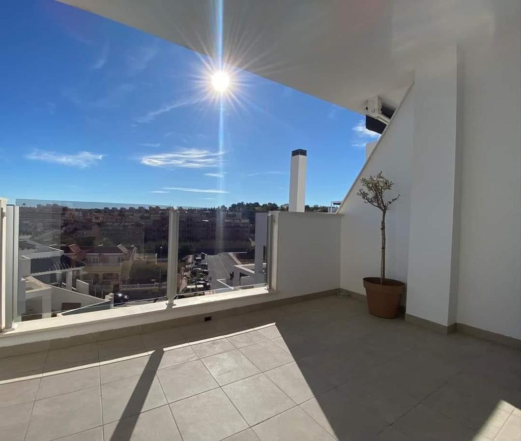 Resale - 3 Bedroom 2 Bathroom Apartment in Villamartín - - Alicante Resale - 3 Bedroom 2 Bathroom Apartment in Villamartín - - Alicante