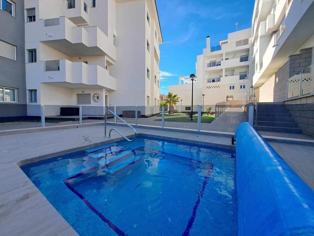 Resale - 3 Bedroom 2 Bathroom Apartment in Villamartín - - Alicante Resale - 3 Bedroom 2 Bathroom Apartment in Villamartín - - Alicante