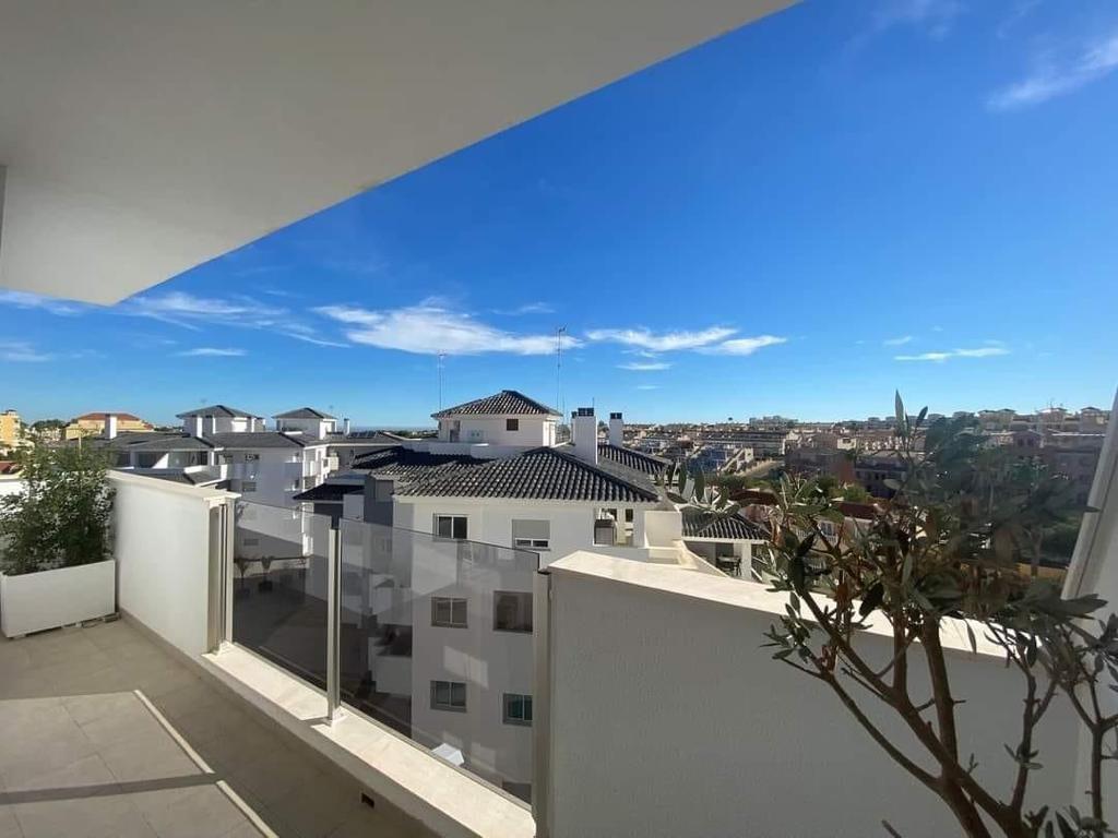 Resale - 3 Bedroom 2 Bathroom Apartment in Villamartín - - Alicante Resale - 3 Bedroom 2 Bathroom Apartment in Villamartín - - Alicante