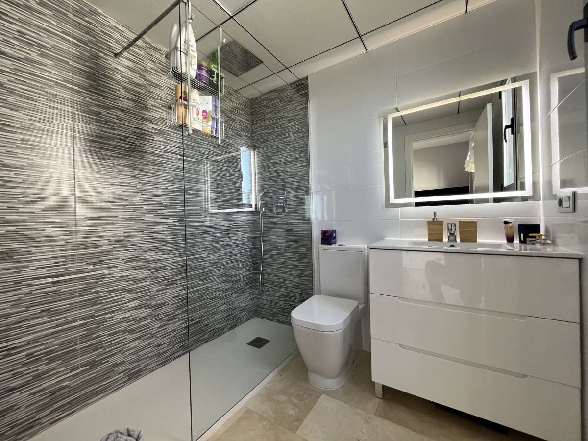 Resale - 3 Bedroom 2 Bathroom Apartment in Villamartín - - Alicante Resale - 3 Bedroom 2 Bathroom Apartment in Villamartín - - Alicante