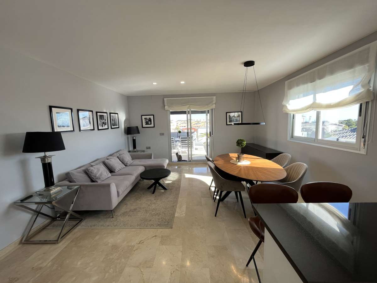 Resale - 3 Bedroom 2 Bathroom Apartment in Villamartín - - Alicante Resale - 3 Bedroom 2 Bathroom Apartment in Villamartín - - Alicante