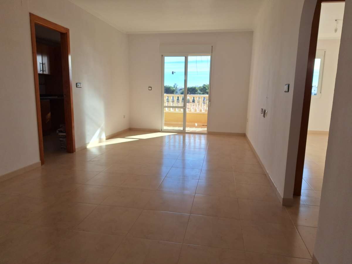 Resale - 3 Bedroom 2 Bathroom Apartment in Villamartín - - Alicante Resale - 3 Bedroom 2 Bathroom Apartment in Villamartín - - Alicante
