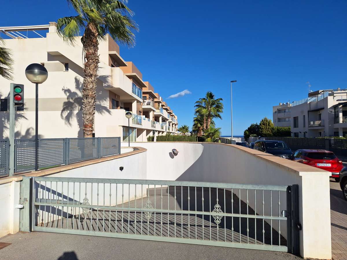 Resale - 3 Bedroom 2 Bathroom Apartment in Villamartín - - Alicante Resale - 3 Bedroom 2 Bathroom Apartment in Villamartín - - Alicante