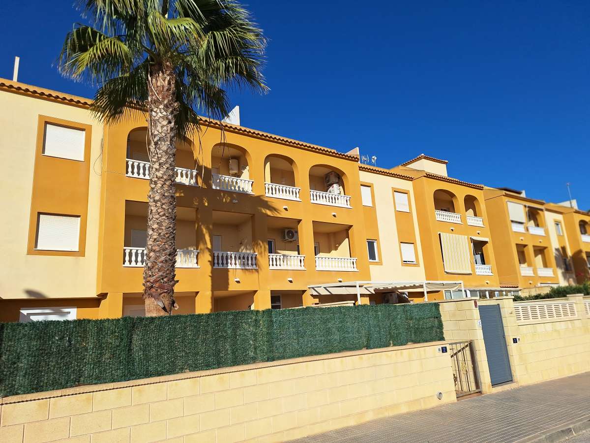 Resale - 3 Bedroom 2 Bathroom Apartment in Villamartín - - Alicante Resale - 3 Bedroom 2 Bathroom Apartment in Villamartín - - Alicante