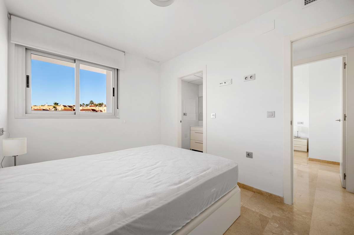Resale - 3 Bedroom 2 Bathroom Apartment in Villamartín - - Alicante Resale - 3 Bedroom 2 Bathroom Apartment in Villamartín - - Alicante