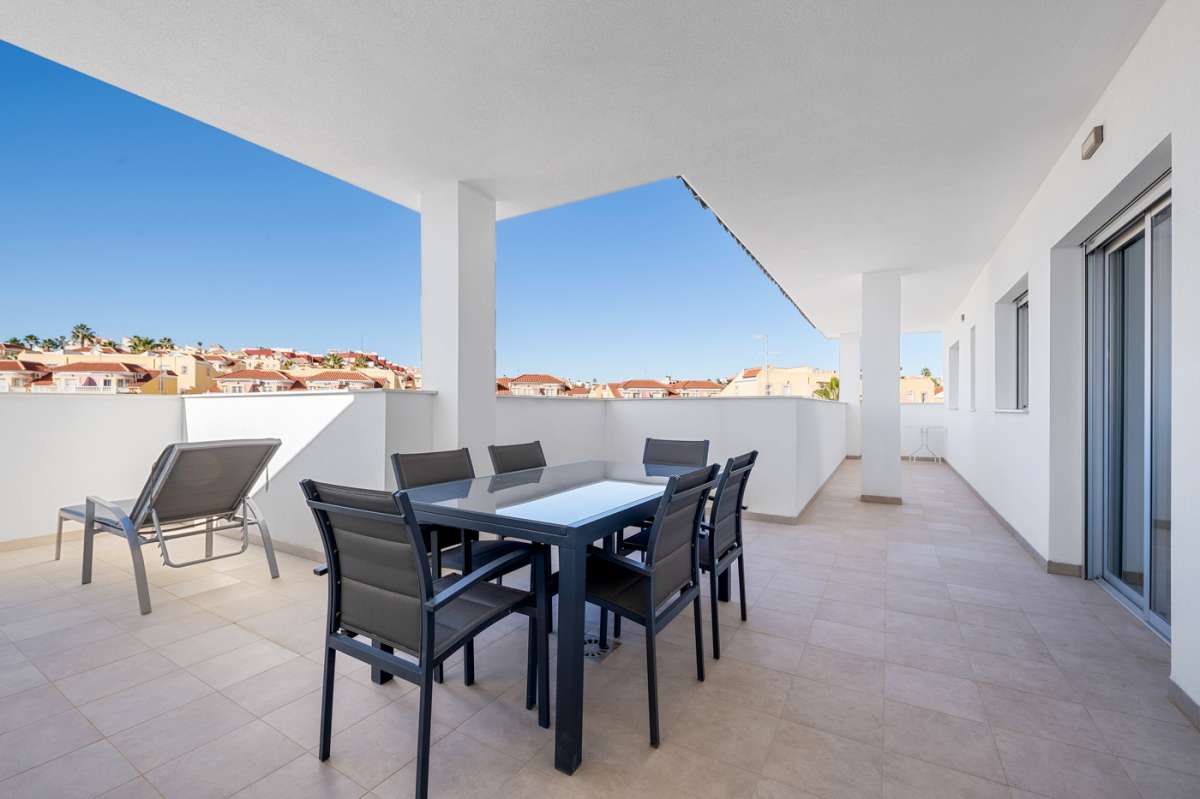 Resale - 3 Bedroom 2 Bathroom Apartment in Villamartín - - Alicante Resale - 3 Bedroom 2 Bathroom Apartment in Villamartín - - Alicante