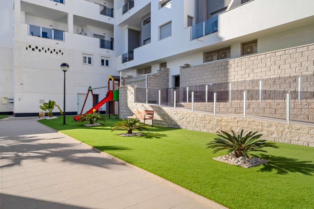 Resale - 3 Bedroom 2 Bathroom Apartment in Villamartín - - Alicante Resale - 3 Bedroom 2 Bathroom Apartment in Villamartín - - Alicante