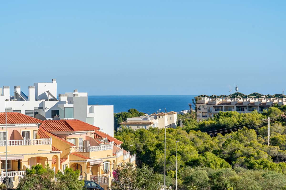 Resale - 3 Bedroom 2 Bathroom Apartment in Villamartín - - Alicante Resale - 3 Bedroom 2 Bathroom Apartment in Villamartín - - Alicante