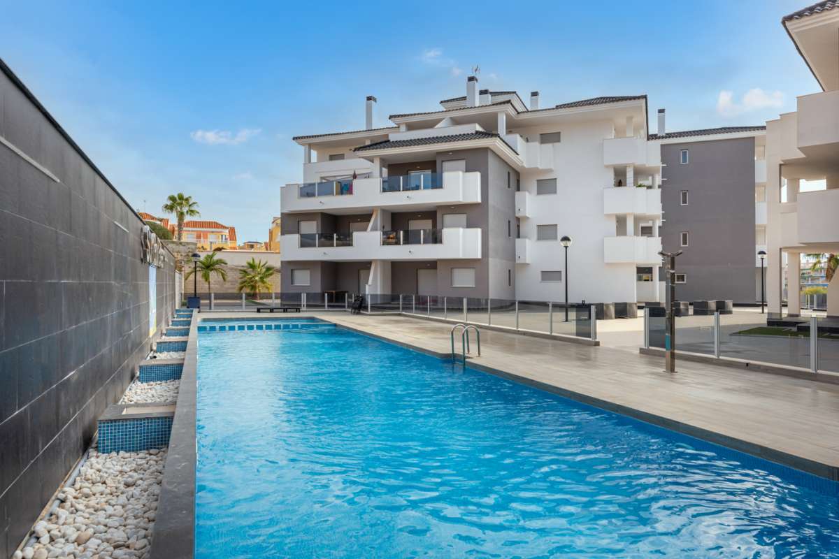 Resale - 3 Bedroom 2 Bathroom Apartment in Villamartín - - Alicante Resale - 3 Bedroom 2 Bathroom Apartment in Villamartín - - Alicante