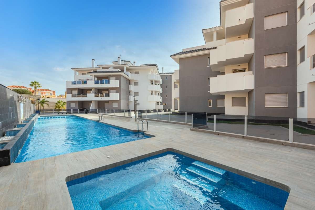 3 Bedroom 2 Bathroom Apartment in Villamartín