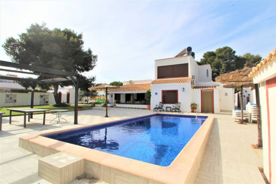 Resale - 9 Bedroom 8 Bathroom Villa in Cabo Roig - - Alicante Resale - 9 Bedroom 8 Bathroom Villa in Cabo Roig - - Alicante