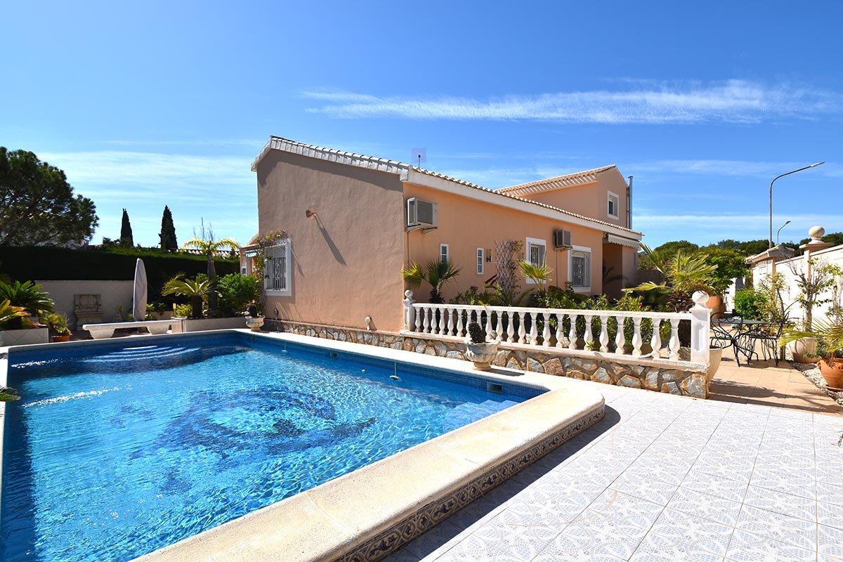 5 Bedroom 5 Bathroom Villa in Orihuela Costa
