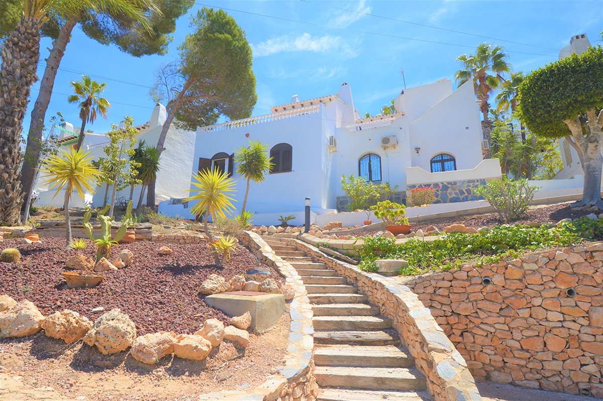 3 Bedroom 3 Bathroom Townhouse in Orihuela Costa