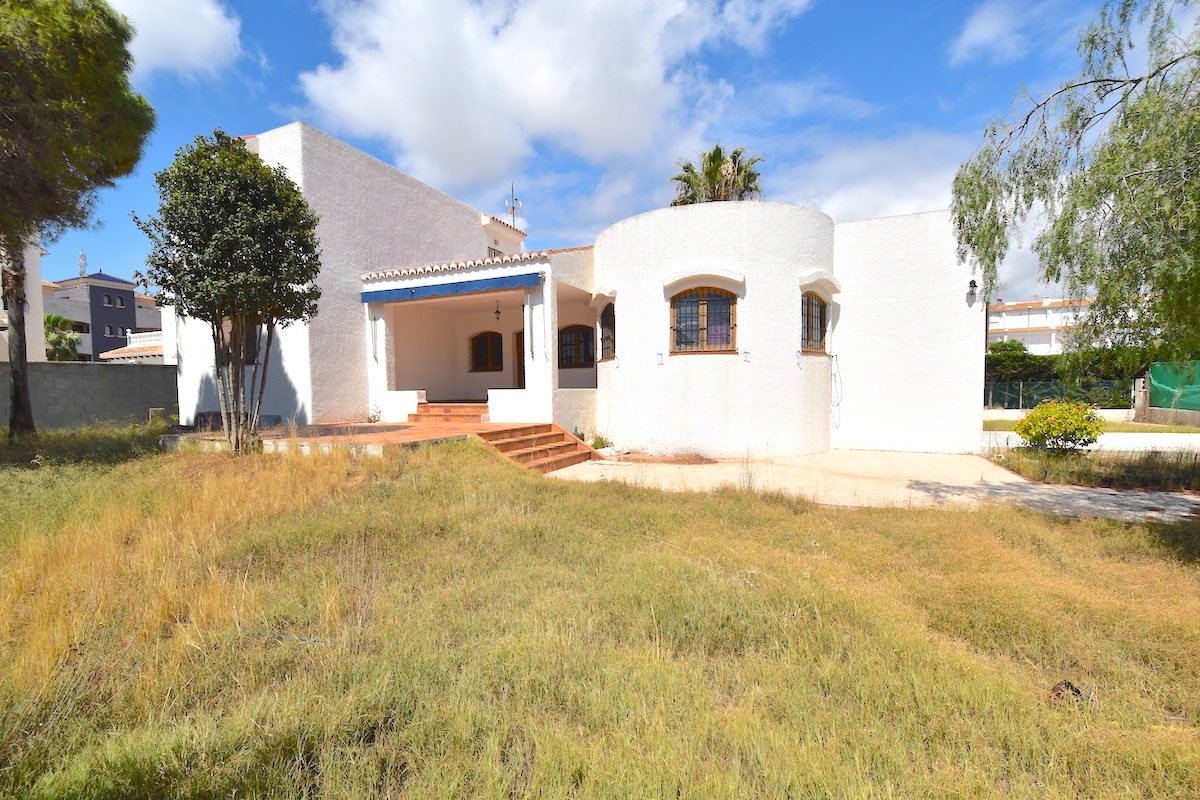 3 Bedroom 3 Bathroom Villa in Orihuela Costa