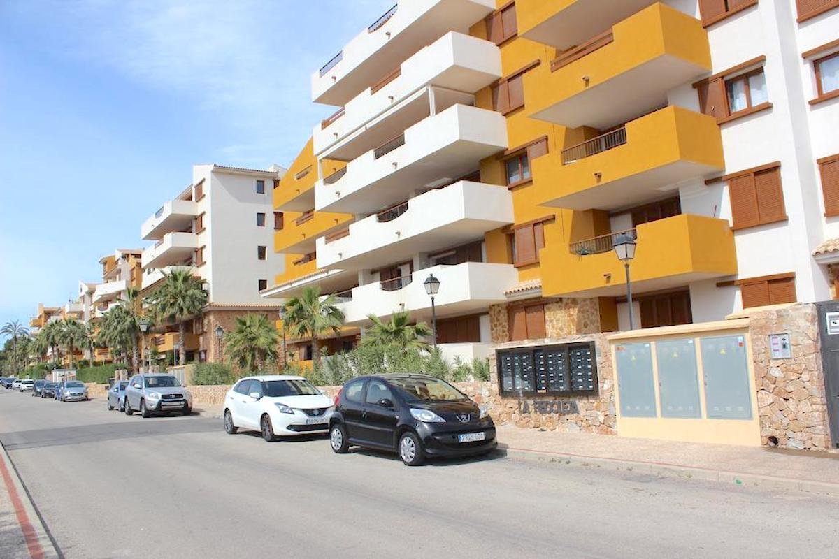 2 Bedroom 2 Bathroom Flat / Apartment in Orihuela Costa