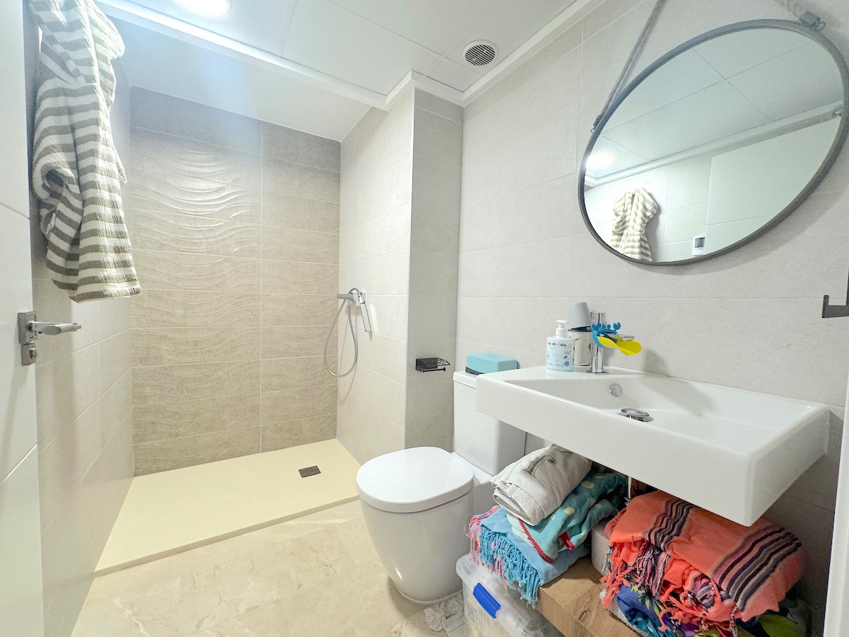 Resale - 2 Bedroom 2 Bathroom Flat / Apartment in Orihuela Costa - Punta Prima - Alicante Resale - 2 Bedroom 2 Bathroom Flat / Apartment in Orihuela Costa - Punta Prima - Alicante