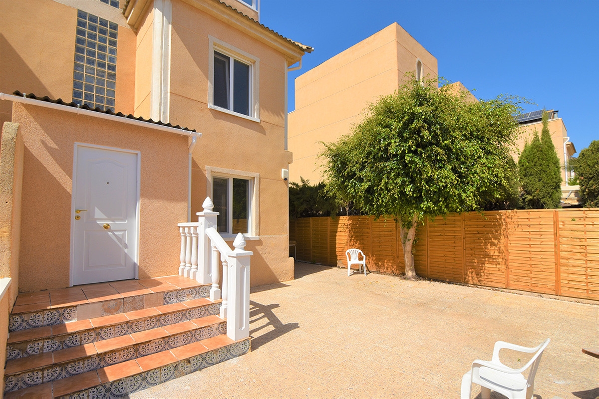 3 Bedroom 3 Bathroom Townhouse in Orihuela Costa