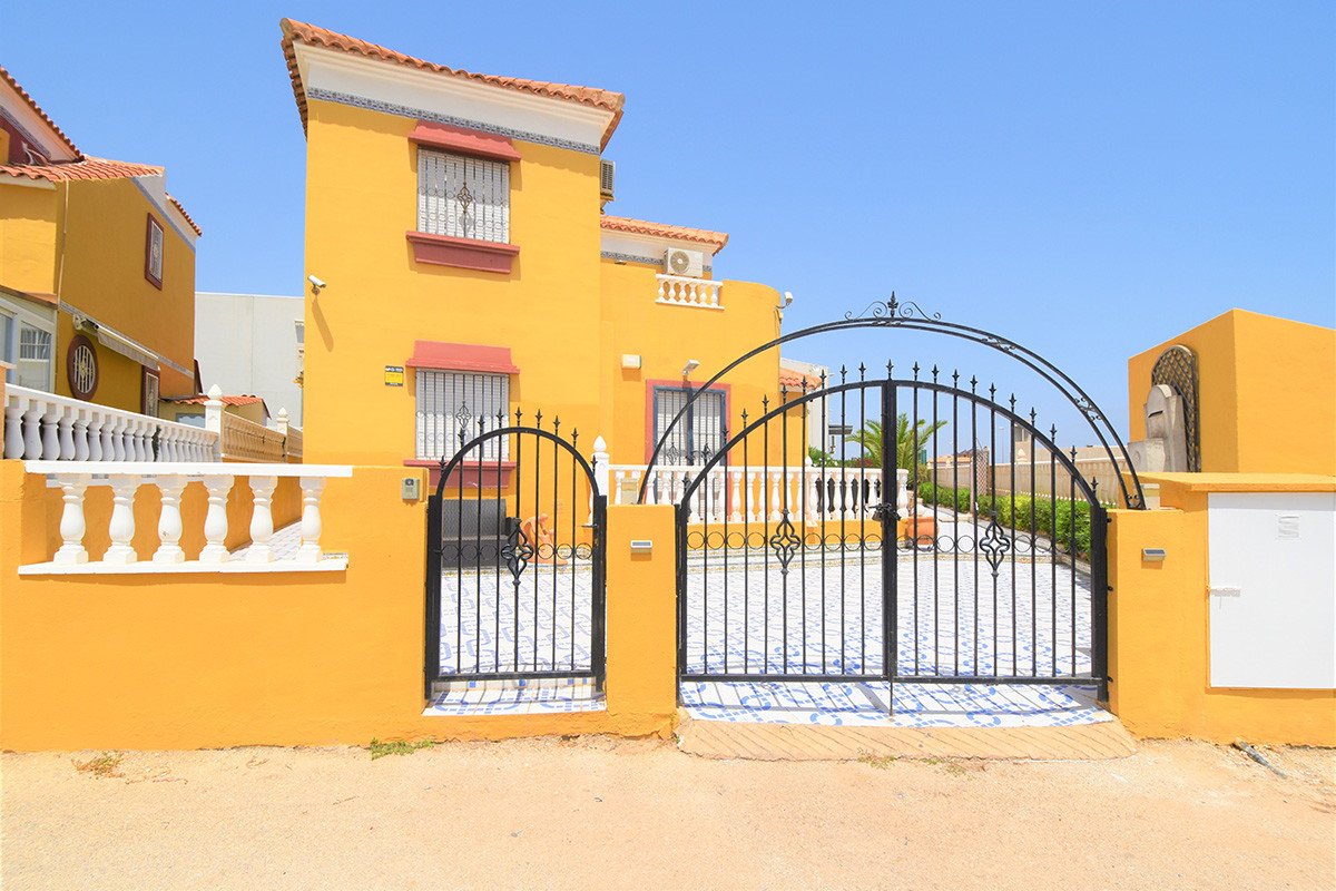 3 Bedroom 2 Bathroom Villa in Orihuela Costa
