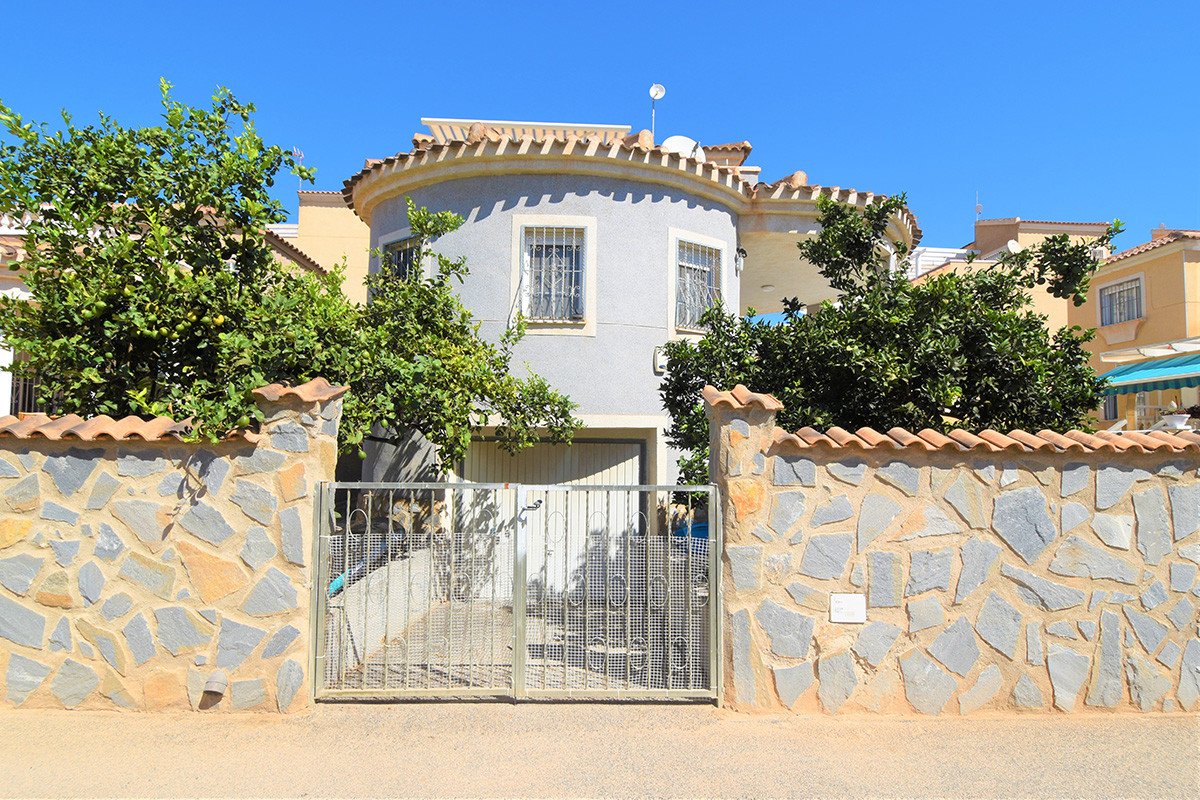 4 Bedroom 3 Bathroom Villa in Orihuela Costa
