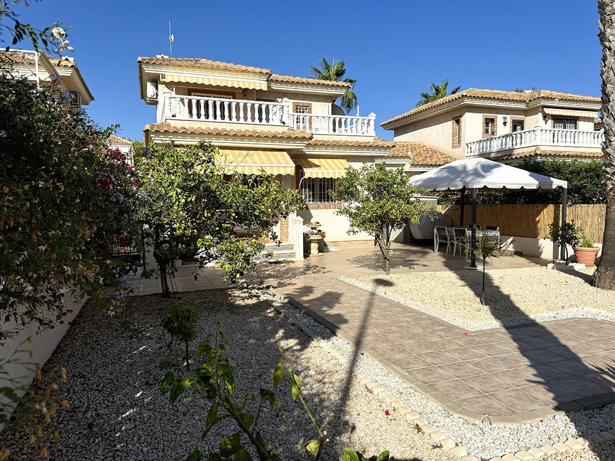 3 Bedroom 2 Bathroom Villa in Orihuela Costa