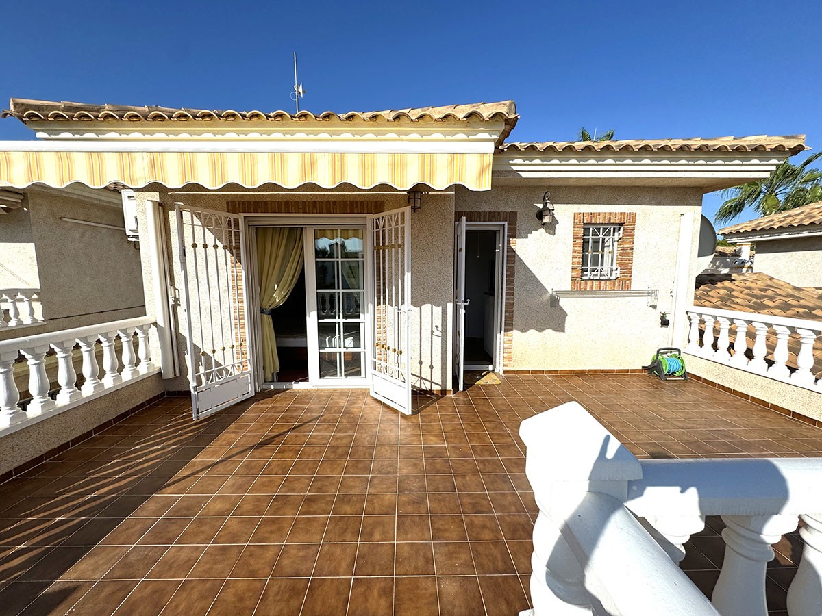 Resale - 3 Bedroom 2 Bathroom Villa in Orihuela Costa - Villamartin - Alicante Resale - 3 Bedroom 2 Bathroom Villa in Orihuela Costa - Villamartin - Alicante