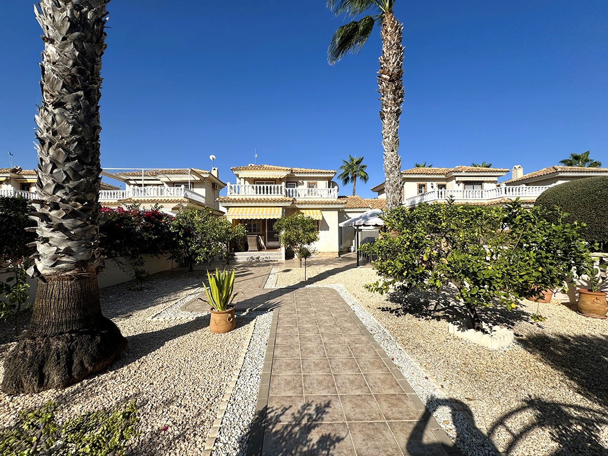 Resale - 3 Bedroom 2 Bathroom Villa in Orihuela Costa - Villamartin - Alicante Resale - 3 Bedroom 2 Bathroom Villa in Orihuela Costa - Villamartin - Alicante