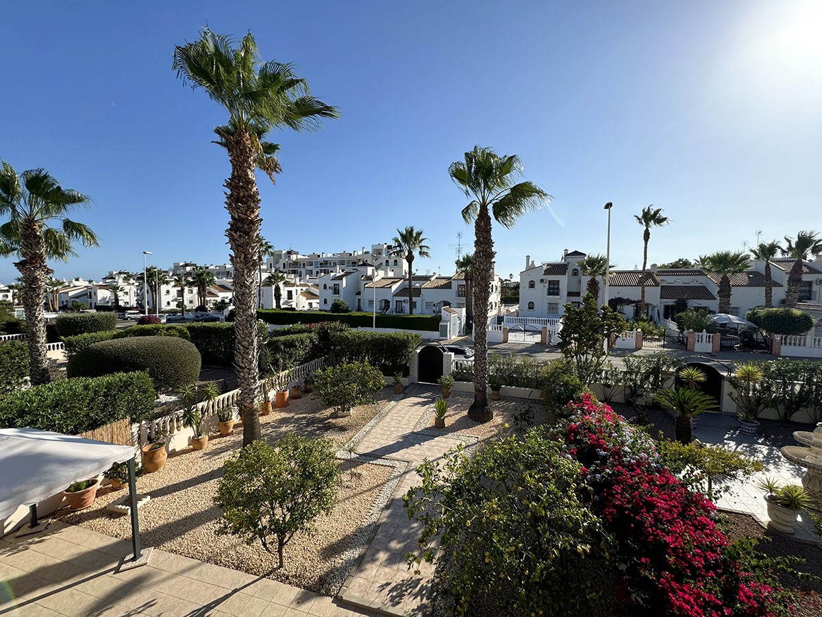 Resale - 3 Bedroom 2 Bathroom Villa in Orihuela Costa - Villamartin - Alicante Resale - 3 Bedroom 2 Bathroom Villa in Orihuela Costa - Villamartin - Alicante
