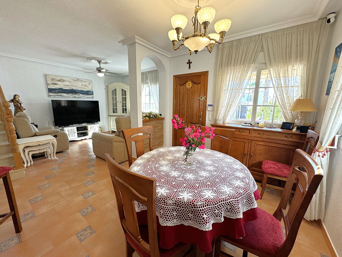 Resale - 3 Bedroom 2 Bathroom Villa in Orihuela Costa - Villamartin - Alicante Resale - 3 Bedroom 2 Bathroom Villa in Orihuela Costa - Villamartin - Alicante