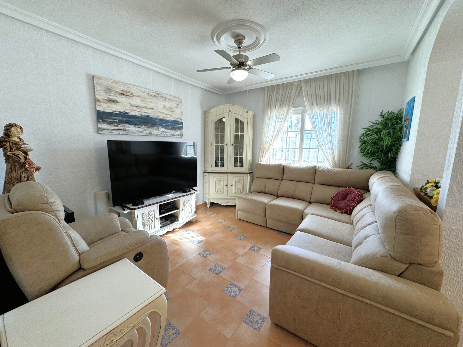 Resale - 3 Bedroom 2 Bathroom Villa in Orihuela Costa - Villamartin - Alicante Resale - 3 Bedroom 2 Bathroom Villa in Orihuela Costa - Villamartin - Alicante