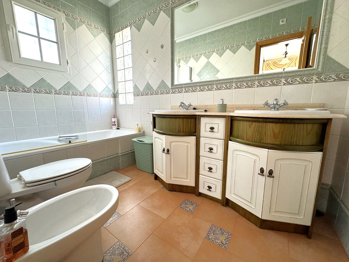 Resale - 3 Bedroom 2 Bathroom Villa in Orihuela Costa - Villamartin - Alicante Resale - 3 Bedroom 2 Bathroom Villa in Orihuela Costa - Villamartin - Alicante